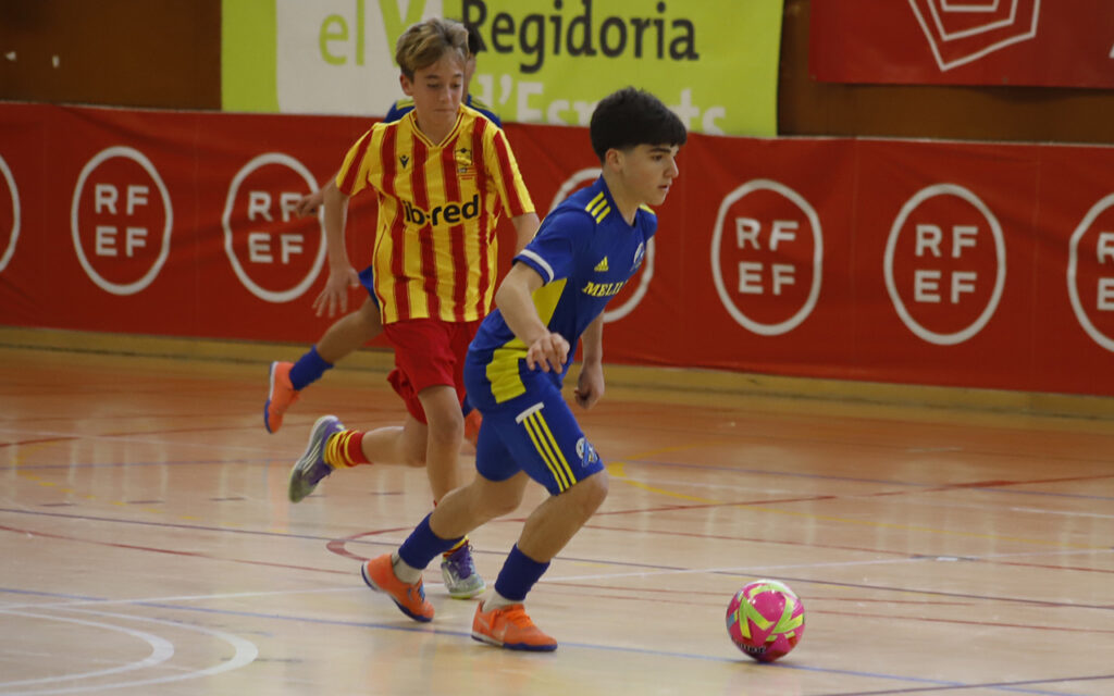Jugadores de fútbol sala en un partido en Melilla