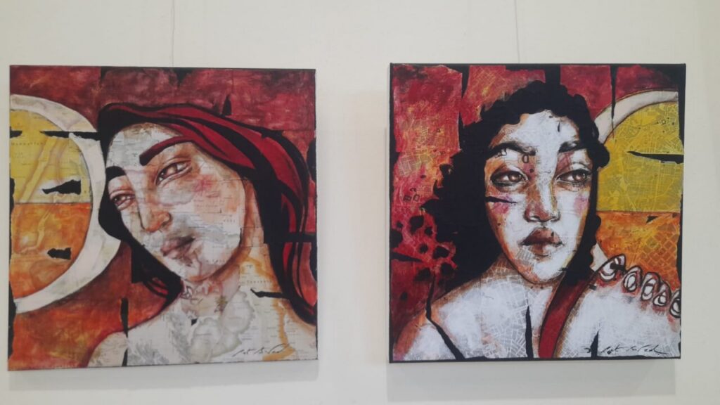 Obras de arte en la exposición sobre viajes en el Club Marítimo