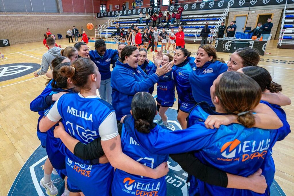 Jugadoras de las selecciones melillenses celebrando en el campeonato de España