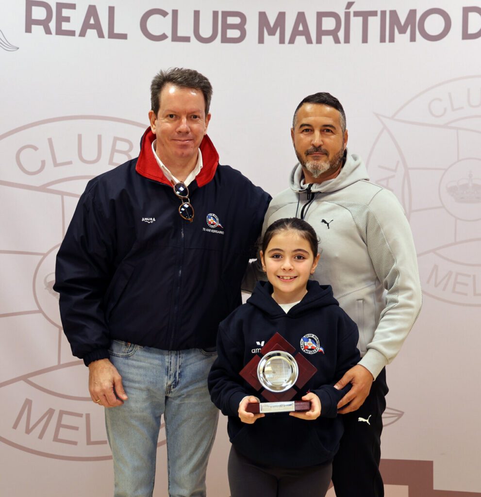 Entrega de trofeos en el Real Club Marítimo de Melilla durante el XIX Trofeo Joyas Victoria.
