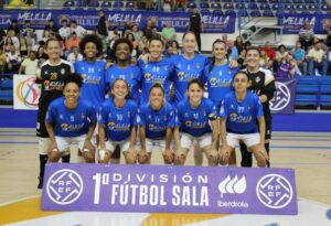 Equipo de fútbol sala femenino del Melilla Torreblanca en una competición
