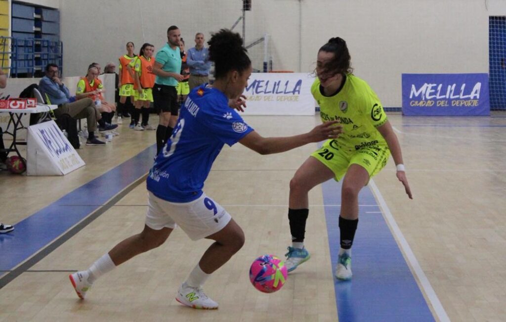 Jugadoras del Melilla Torreblanca en un partido de fútbol sala