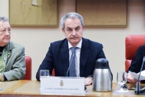 José Luis Rodríguez Zapatero en una reunión con otros políticos