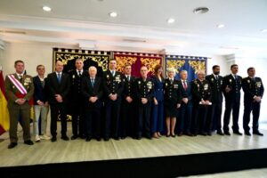 Grupo de agentes de la Policía Nacional en el aniversario de su creación
