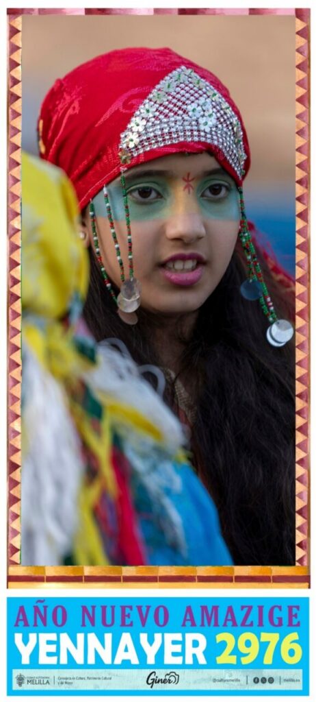 Mujer con vestimenta tradicional amazigh durante el Yennayer 2976