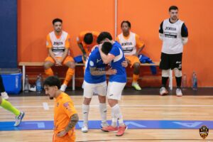 Jugadores del C.D. Melistar celebrando un momento del partido de fútbol sala