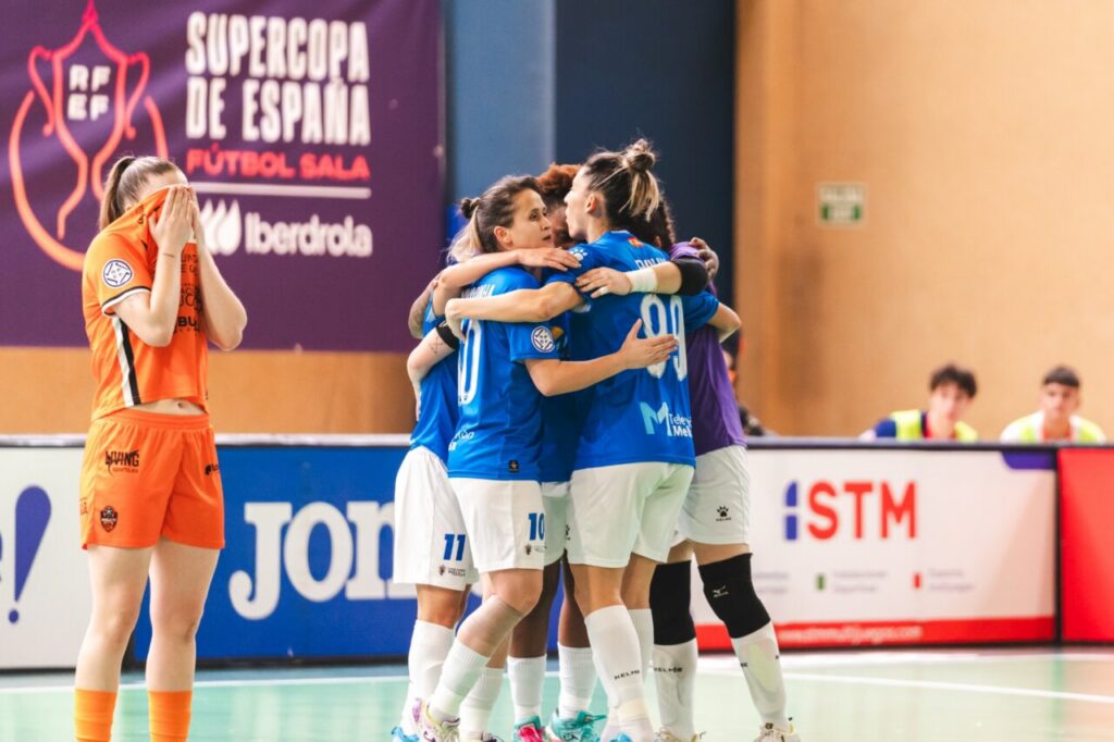 Jugadoras del Melilla Torreblanca celebrando un gol en la Supercopa de España