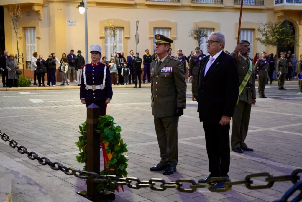 Ceremonia de arriado de bandera en la Comandancia General de Melilla