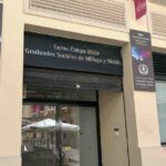 Entrada del Colegio Oficial de Graduados Sociales de Málaga y Melilla