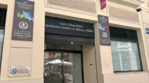 Entrada del Colegio Oficial de Graduados Sociales de Málaga y Melilla