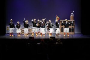 Actuación de chirigotas en el Teatro Kursaal durante el Carnaval