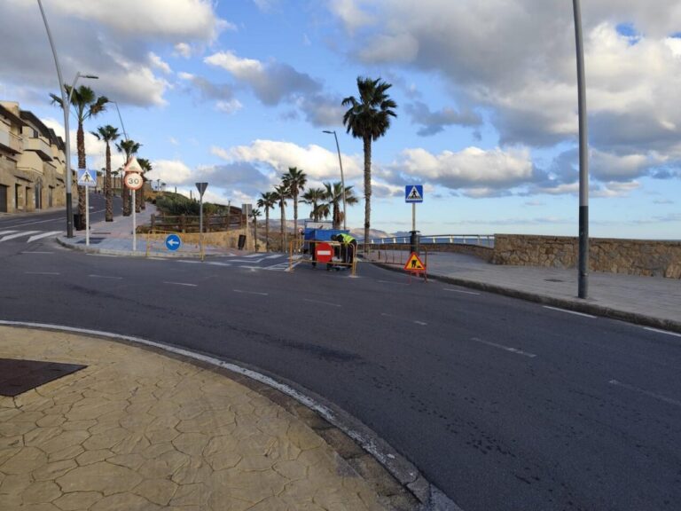 Corte de tráfico en el Paseo Marítimo de Horcas Coloradas por obras