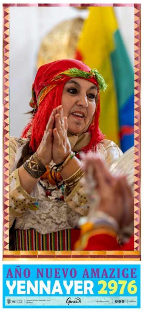 Mujer con vestimenta tradicional amazigh celebrando el Año Nuevo Amazigh.
