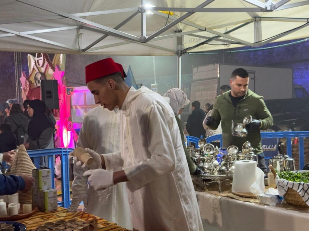 Personas participando en una fiesta agrícola del Año Nuevo Amazigh