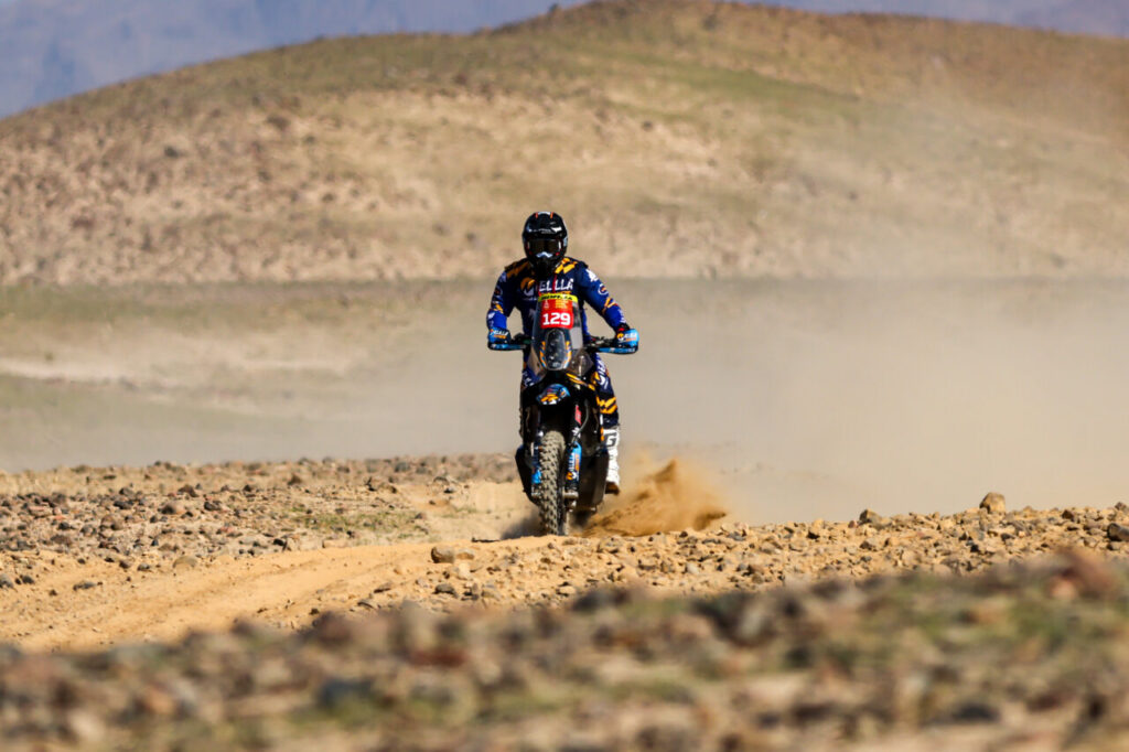 Piloto Borja Pérez compitiendo en el Rally Dakar 2026 en Arabia Saudí