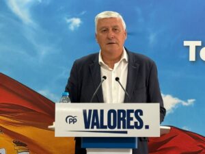 Daniel Ventura presentando un proyecto de informadores medioambientales en Melilla