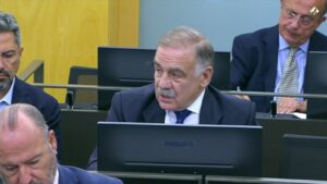 Senador Fernando Gutiérrez Díaz de Otazu durante una sesión del Senado