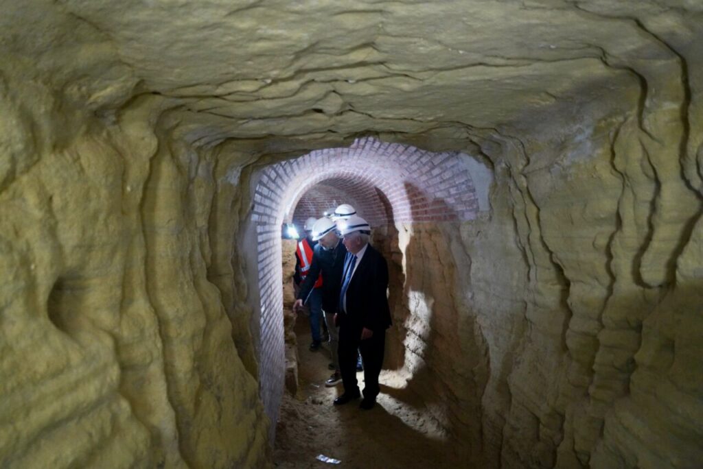 Galería subterránea descubierta en el Parque Lobera de Melilla