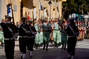 Desfile de las Fuerzas Armadas en Melilla con soldados marchando