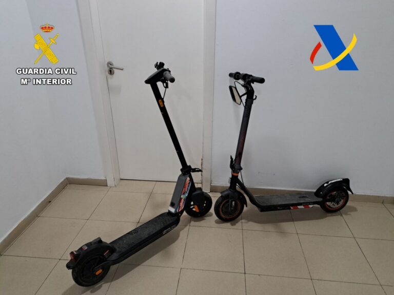 Dos patinetes eléctricos recuperados por la Guardia Civil en Melilla