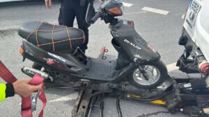 Ciclomotor intervenido por la policía en Melilla tras una persecución