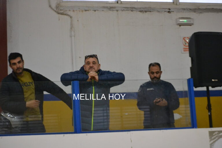 Eric Bencheluh y otros en el club de balonmano Melilla