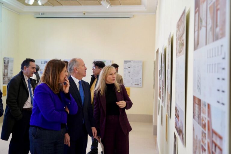 Visita a la exposición de los Premios Arquitectura 2025 en Melilla