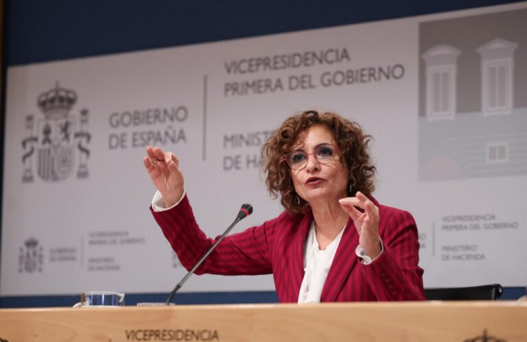 Ministra de Hacienda presentando la reforma del modelo de financiación autonómica