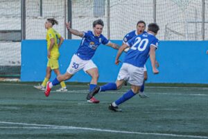 Hugo Pech celebra su gol en el debut con la U.D. Melilla