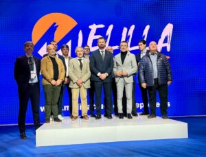Grupo de personas en la presentación de los II Juegos del Agua en Melilla