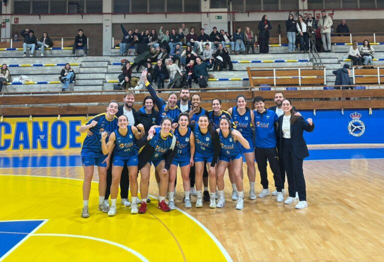 Jugadoras del MCD La Salle celebrando su victoria contra Real Canoe