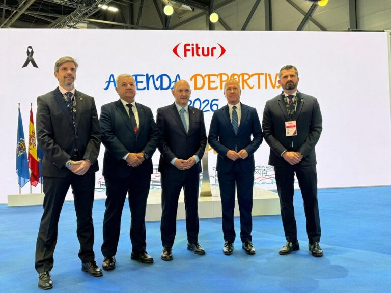 Representantes en evento de fútbol playa en Melilla