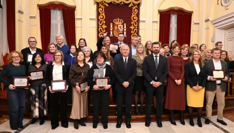 Ceremonia de homenaje a docentes jubilados en Melilla