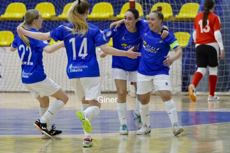 Jugadoras del filial del Melilla Torreblanca celebrando un gol en un partido de fútbol sala