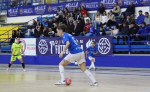 Jugadora del Melilla Torreblanca en un partido de fútbol sala