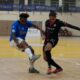 Jugadores de fútbol sala en acción durante un partido en Melilla.