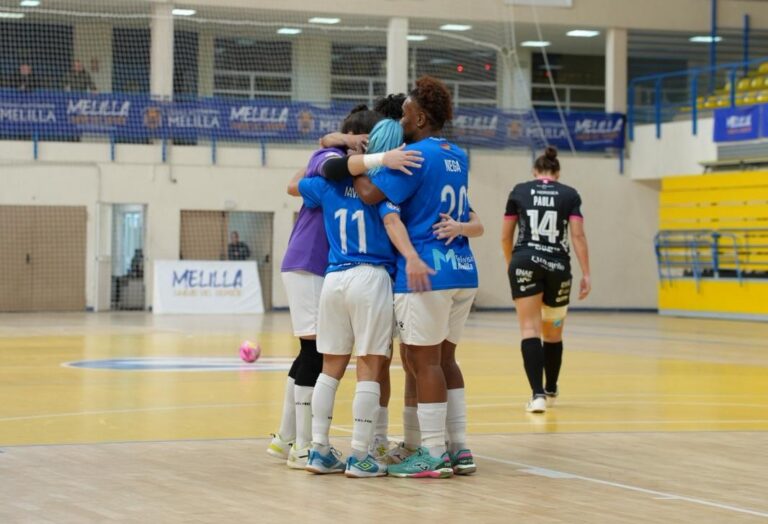 Jugadoras del Melilla Torreblanca celebrando un gol en el partido