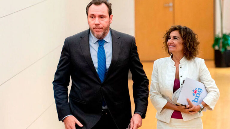 María Jesús Montero y Óscar Puente en un evento oficial