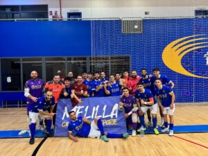 Equipo de fútbol sala Nueva Era Melilla posando en el pabellón