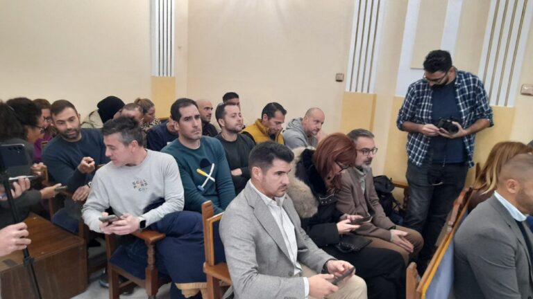 Reunión de agentes de la Policía Local en un pleno de control