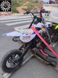 Motocicleta tipo cross confiscada por la policía local en Melilla