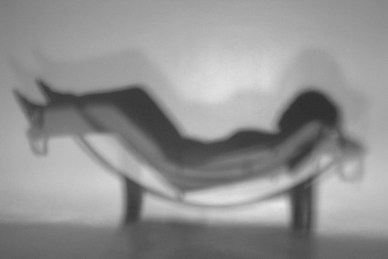 Obra de Quisqueya Henríquez en exposición en Madrid, arte contemporáneo caribeño.