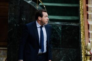 Ministro de Transportes discutiendo responsabilidades por accidente en Adamuz