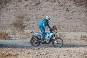 Piloto melillense en moto durante el Rally Dakar 2026 en Arabia Saudí