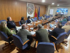 Reunión sobre la Red de Juderías en un salón de conferencias