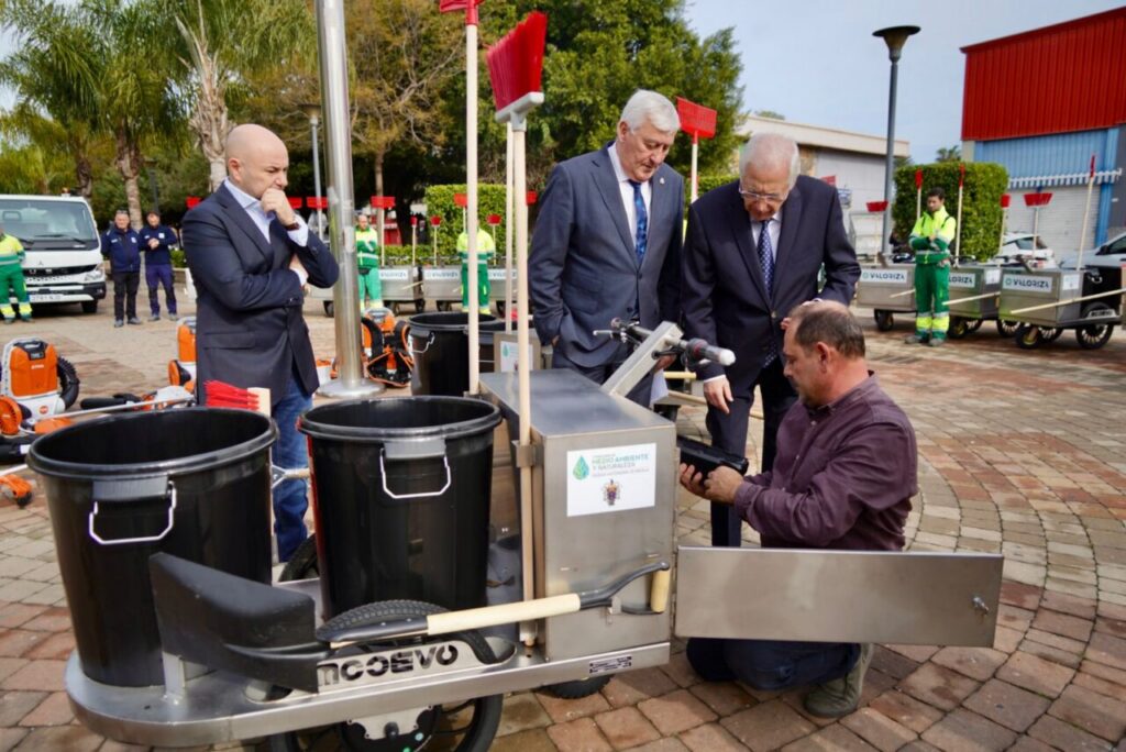 Presentación de carritos eléctricos para limpieza urbana