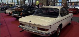 Vista trasera de un automóvil clásico en Retro Málaga 2026