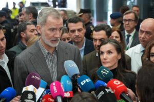 El rey Felipe VI y la reina Letizia en el hospital Reina Sofía de Córdoba.