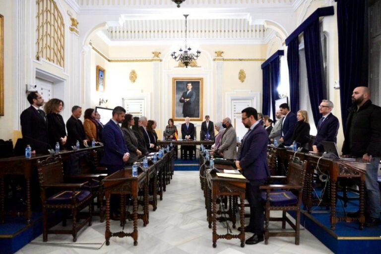 Reunión del pleno con miembros de CPM y PP discutiendo fondos europeos