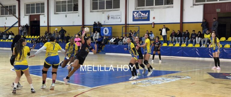 Jugadoras del T-Maravilla de Melilla en un partido de balonmano